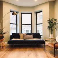 Luxurious Townhouse 1min walk from subway!!!