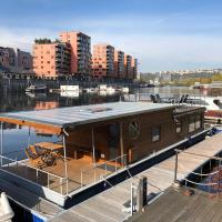 Houseboat Bonanza Prague - Bed & Cruise