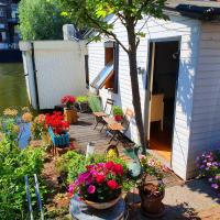 Romantic quiet studio on the canal