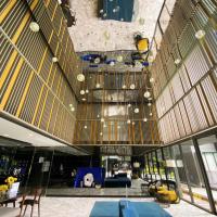 The Deck Serviced Apartment Patong By Mr Ray.