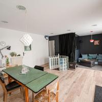 Design apt in front of the BELLEVILLE park