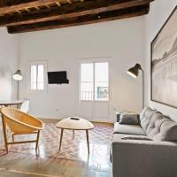 Stylish 2 Bed Apt next to Las Ramblas