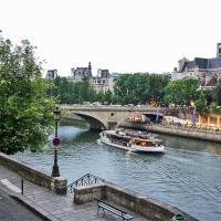 Luxury river-view apartment on the Ile Saint-Louis