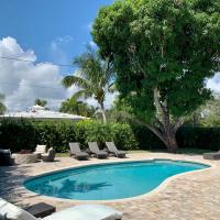 1 private bedroom-private entrance, pool access-close to beach