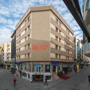 Metro Hotel