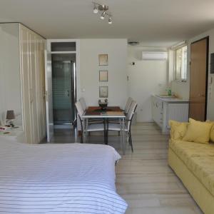 Cosy Studio with Garden / Individual apartment