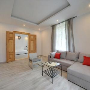 Fridays Apartments