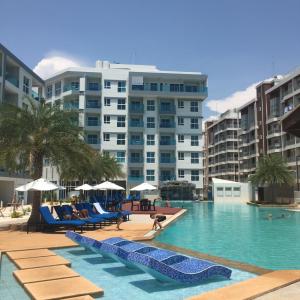 Grand Blue Condominium by Nuttaya