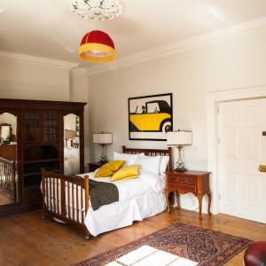 The Historical Harcourt Suites