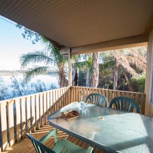 Mundic Waterfront Cottages