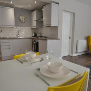 Charming 1 bed riverside apartment