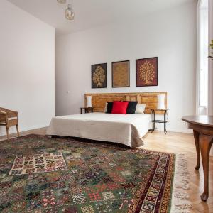 Annie's 3 bed and 3 bathroom apartment