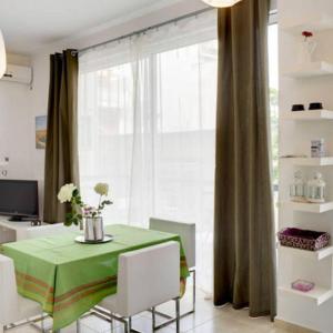 Thelma's Apartment