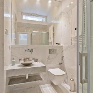 BmyGuest - Exclusive Downtown Apartment