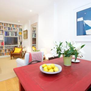 Retro apartment moments from Battersea Park