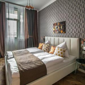City Center Apartments near Synagogue