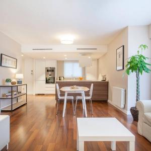 Hi Valencia Apartments - Jorge Juan