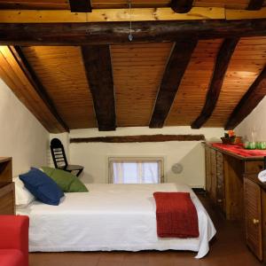 GuestHost - Castiglione Lovely Mansarda