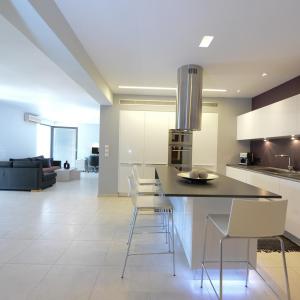 Prime 3BR-2BA Apt in Heart of Heraklion-Fiber WIFI Steps to Lions Sq-Museum, Walk to Port #2