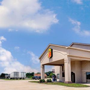 Super 8 by Wyndham Clarksville East