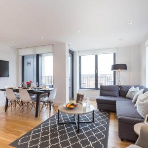 Portobello Apt with Floor-to-Ceiling Views