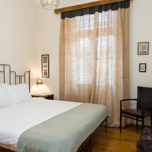 1930's Athenian House by YHA