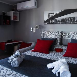 Romeo & Juliet -Modern & Stylish Apartment With City View in Egaleo-Athens