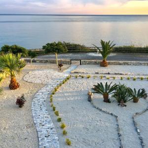 Seaside Home Crete - Dream Oceanfront Getaway
