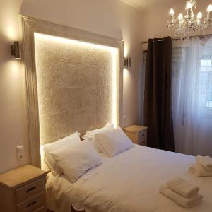 JOHN BEAUTY 50m2, METRO and ACROPOLIS 5'