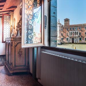 Emo Palace Grand Canal by LionHost