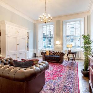 JOIVY Converted Flat in Historic Building in New Town