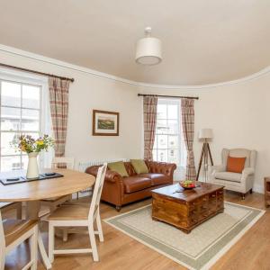 JOIVY Stylish Apt in Trendy New Town Location