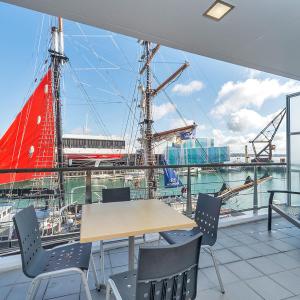 QV Stays Private Waterfront Apartment