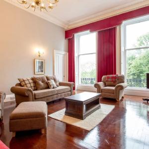 JOIVY Spacious Apt in New Town Prime Location