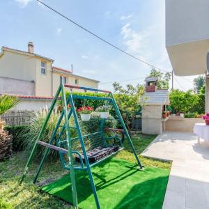 Holiday apartment with garden