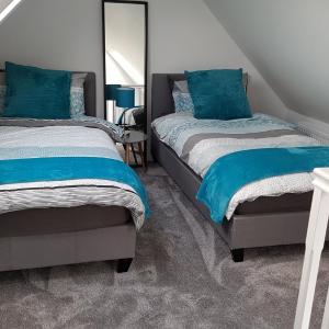 2 Serviced Apartments in Childwall-South Liverpool - Each Apartment Sleeps 6