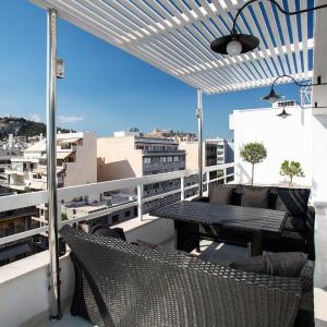 Unique 3-Bed, 3-Bath Apt with Acropolis Views SG69