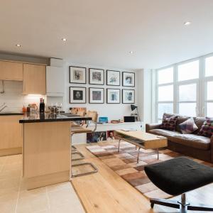 Central Home with Parking near Waterloo & St Thomas & Big Ben & Parliament