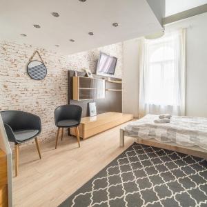 Susan Apartment near Blaha Lujza Square