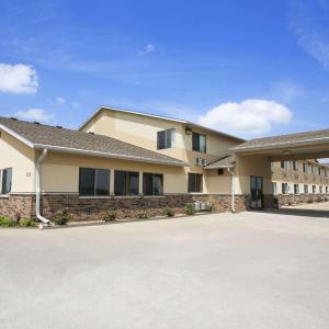 Super 8 by Wyndham Cameron