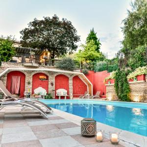 Villa Isidoro ampio parco ,piscina privata, arte e giochi , fitness