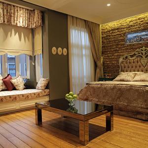 Frida Suites