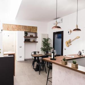COLOSSEUM MUSIC DESIGN Guest House