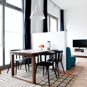 SWINE by ROCKCHAIR Apartments l SUPERHOST Status l Cozy Family & Business Flair in City Center 