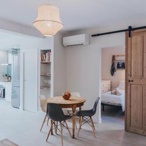 Malaga Beach House, 2 city bikes, 2 children's bikes, WiFi, BIG terrace, BBQ, Family, Childfriendly