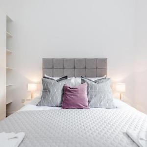 Central White Piccadilly Apartment