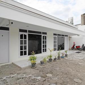 RedDoorz near Terminal Tirtonadi
