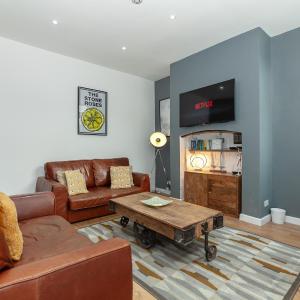 Park House - Large 3 Bedroom Victorian House, 10 Mins from Manchester