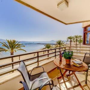 Beachfront Apartment Simar by Sealand Villas