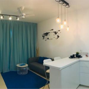 Santorini by J&G - FREE WiFi & Netflix
